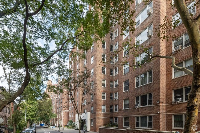 Alternate building view - 135 Willow St