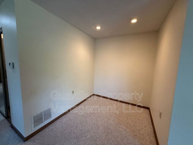 Photo - 1633 N Country Club Rd