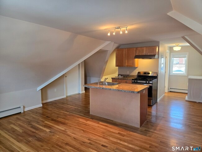 Photo - 674 Main St Unit 3