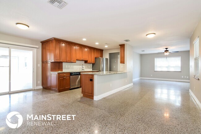 Photo - 8410 Bedford Ln