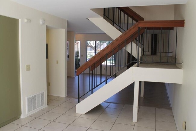Photo - 3Bed/2.5Bath Townhome off Poinsettia!~ Briarwood