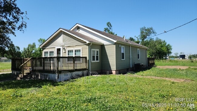 Building Photo - 1135 NE Chester Ave Rental
