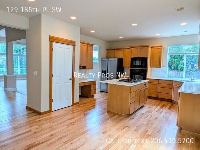 Photo - 129 185th Pl SW