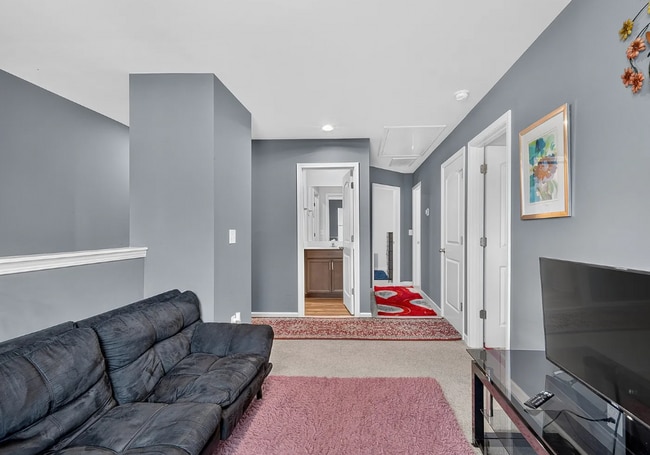 Photo - 200 Renwick Dr