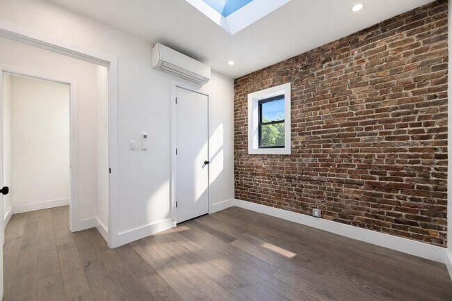 Photo - 346 W 52nd St Unidad 5D