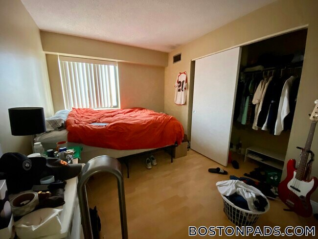 Photo - 15 N Beacon St Unidad 611