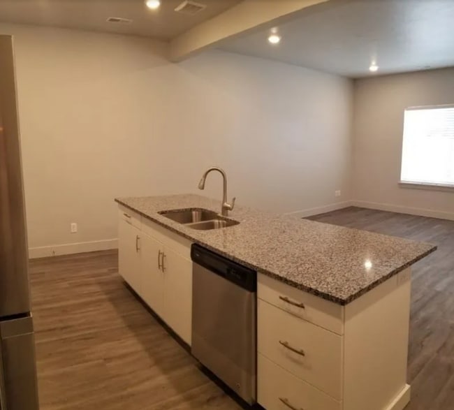 Photo - Gorgeous 3 bed 2.5 bath Townhome located in Idaho Falls!