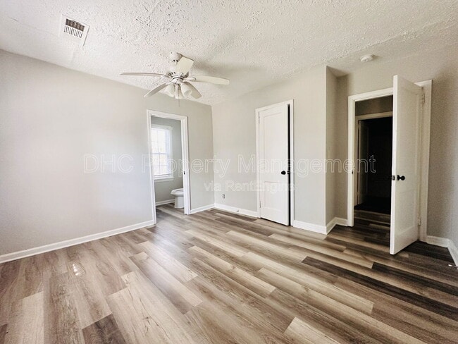 Photo - 1435 Lynford Dr SW