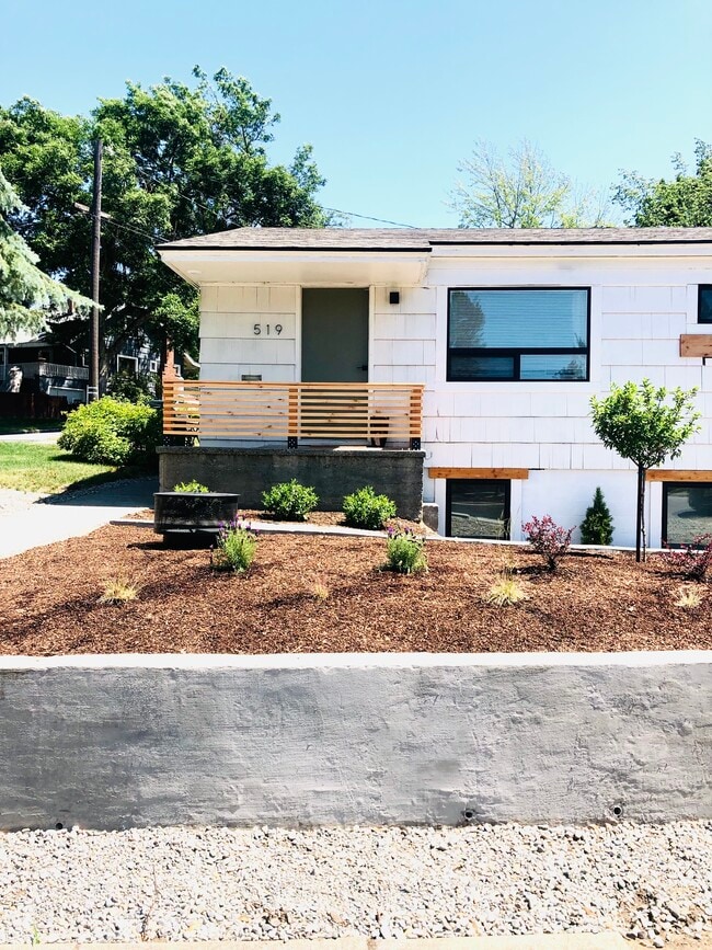 Building Photo - 519 W Milwaukee Dr