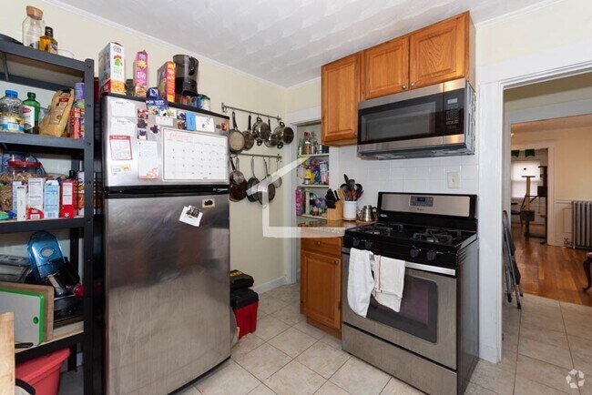 Building Photo - 9/1 Spacious Brighton Ctr area 3BR w/parki... Rental