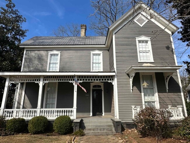 Photo - 205 N 2nd St