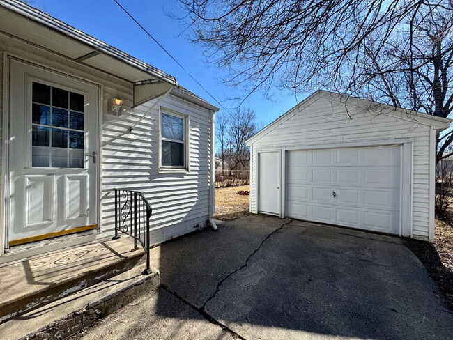 Photo - 307 Prairie St