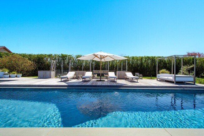 Photo - 811 Halsey Ln