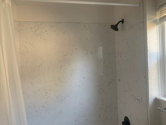 Building Photo - 149 W 21st St Unit 1