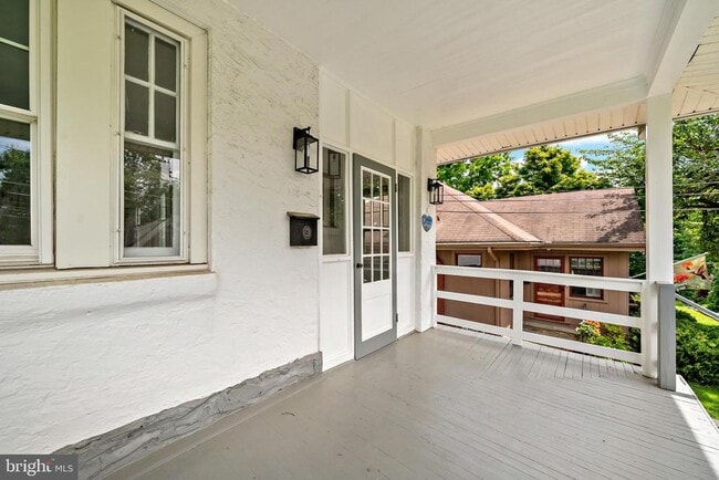 Building Photo - 428 Brookhurst Ave