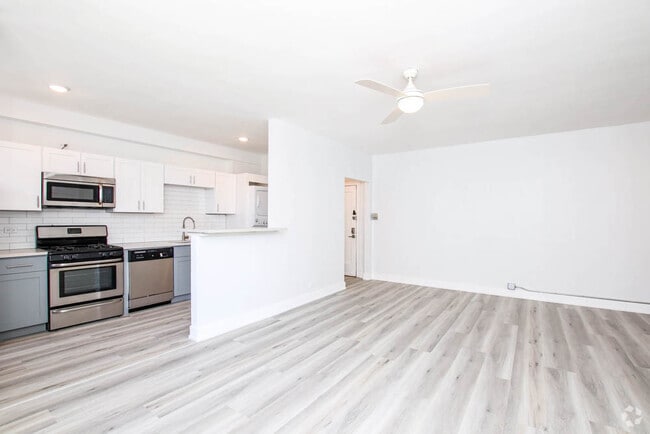 Building Photo - 5920 N Ridge Ave Unit 324 Rental