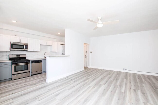 Photo - 5920 N Ridge Ave Apartment Unit 324