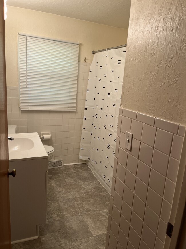 Photo - 826 Woodhill Rd