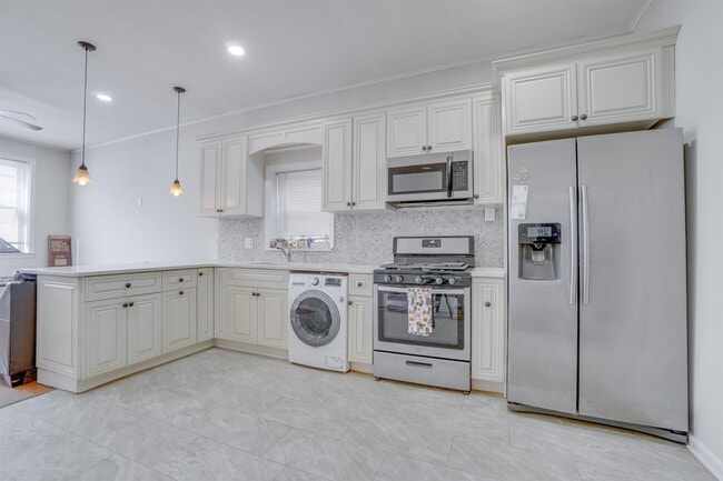Building Photo - 678 Liberty Ave Unit 1