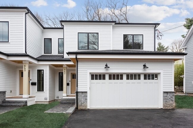 Building Photo - 962 Walnut St