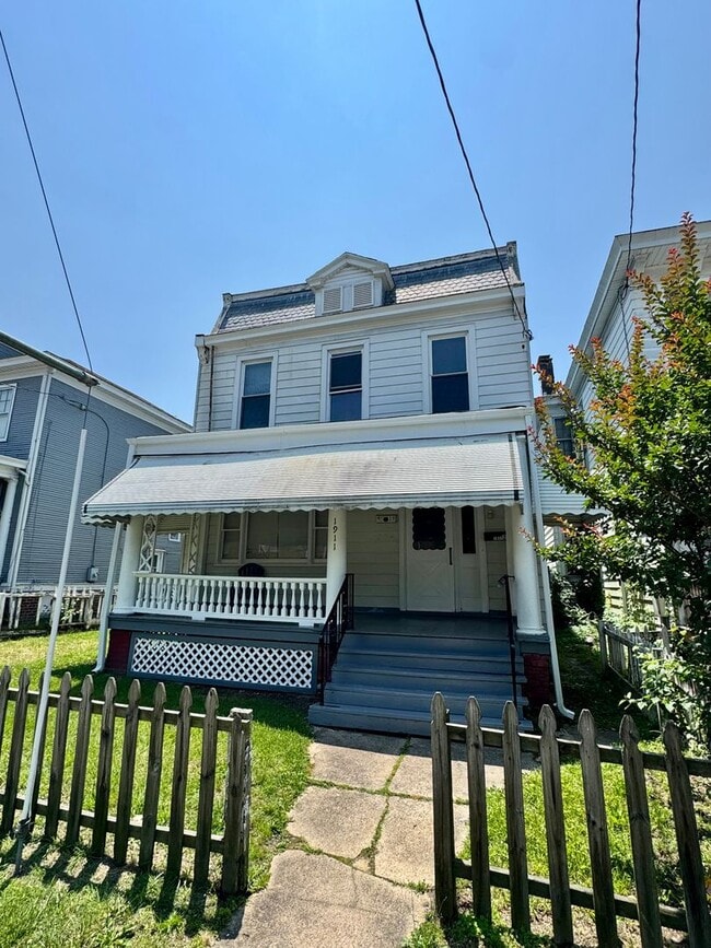 Photo - 1911 Fairmount Ave Apartment Unit Upstairs B #2