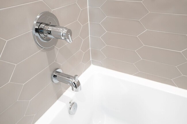 Photo - Washington Court (52 W)