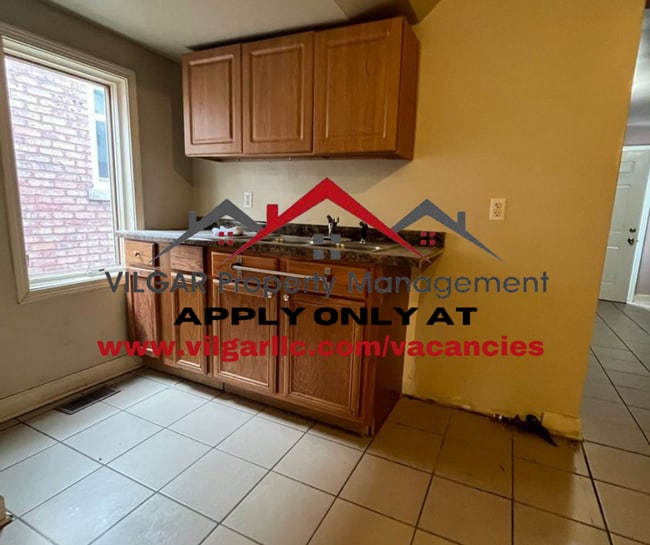 Building Photo - 4842 Northcote Ave Unit Upper