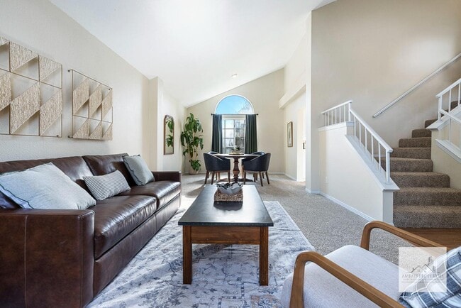 Photo - 805 E Buckhill Rd