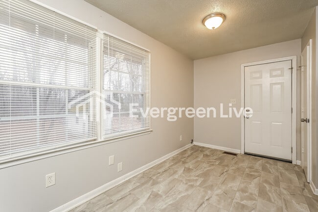 Photo - 1708 Cedrow Dr