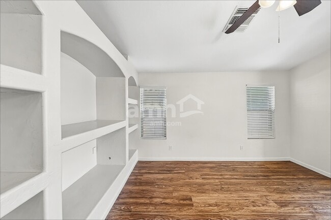 Photo - 15848 W Jefferson St