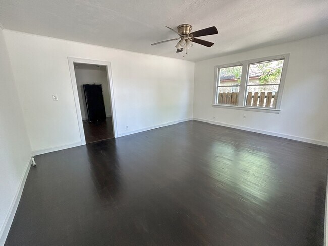 Photo - 607 W Center Ave