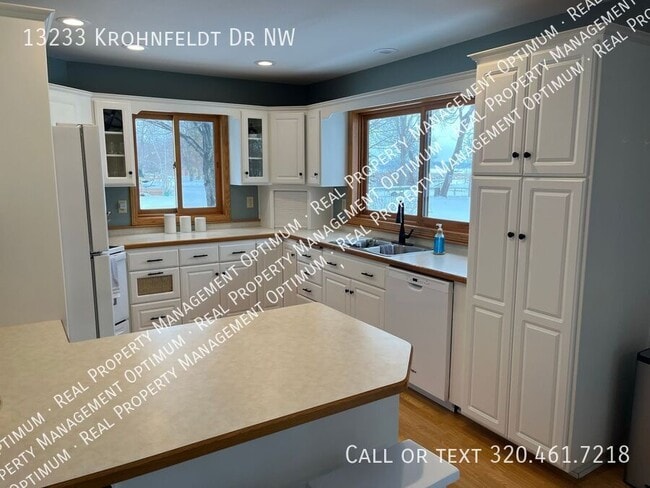 13233 Krohnfeldt Dr NW