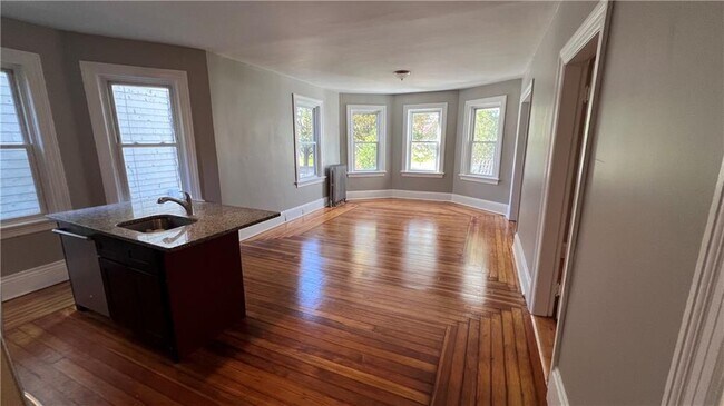 Photo - 93 Raymond St