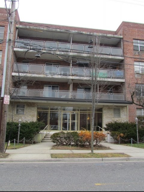 76 S Bergen Place Apartments