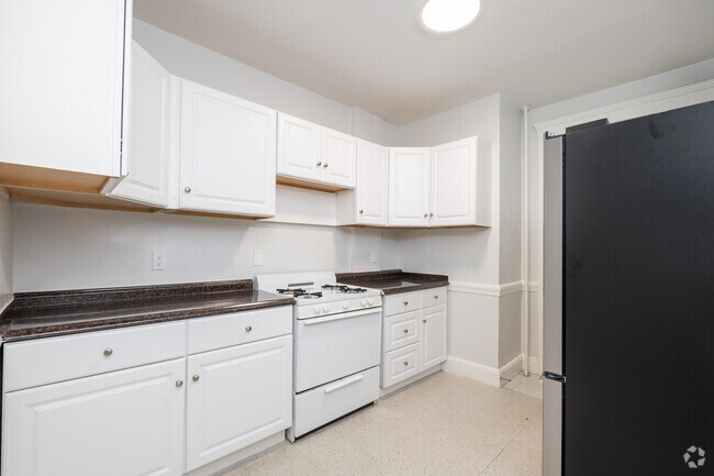 Building Photo - 15 Forest St Unit 3T Rental