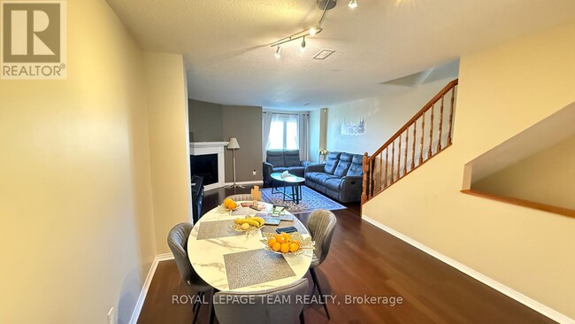 Photo - 390 Crownridge Dr