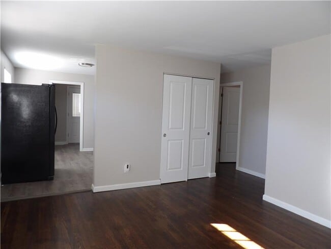 Photo - 122 Tracy Ln