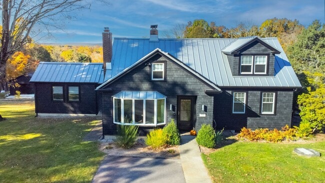 Building Photo - Estate-Like Setting - 4 Bed / 3 Bath Home on 1.04 Acres of Land with Utilities Included!