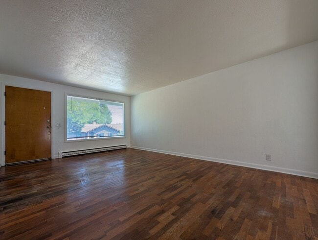 Photo - 690 E 39th Ave