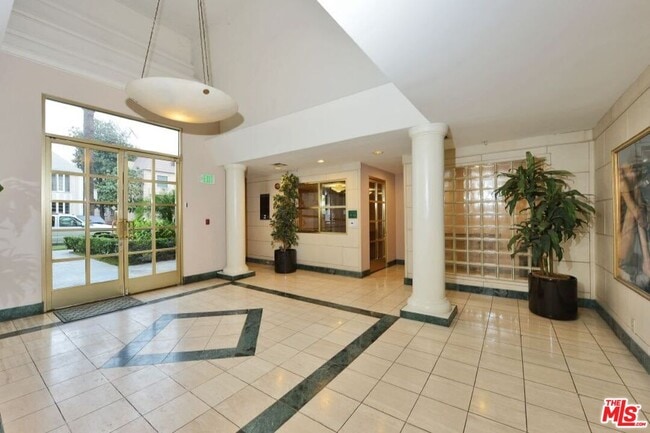 Photo - 117 N Gale Dr Unit 203