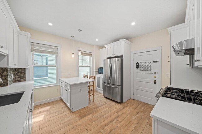 Photo - 108 Trowbridge St Unit 1