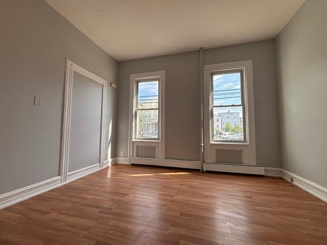 Photo - 144 E Jersey St