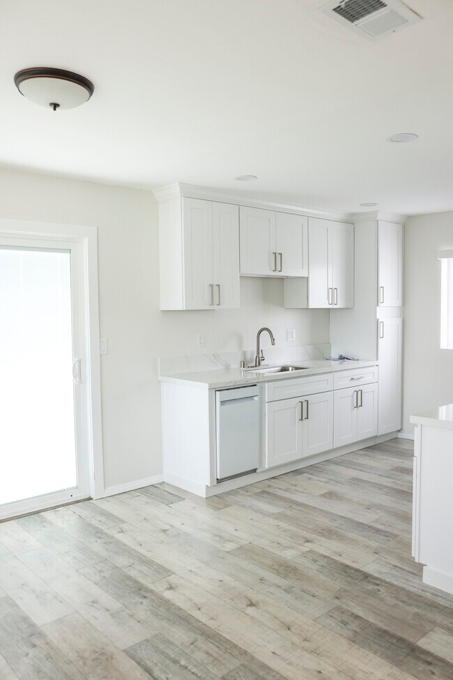 Photo - 4615 Lakeview Ave Unidad 4615