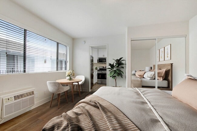 Photo - Reseda Apartments
