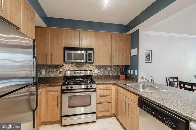 Photo - 1021 N Garfield St Unit 611