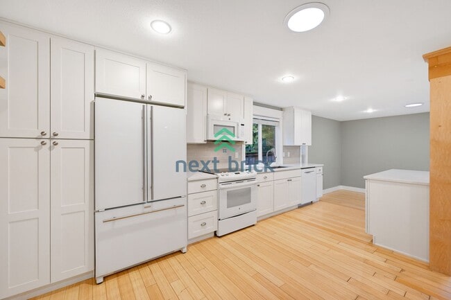 Photo - 3 BED & 2 BATH SINGLE FAMILY HOUSE WITH A ...