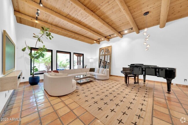 Building Photo - 110 E Concorda Dr Rental