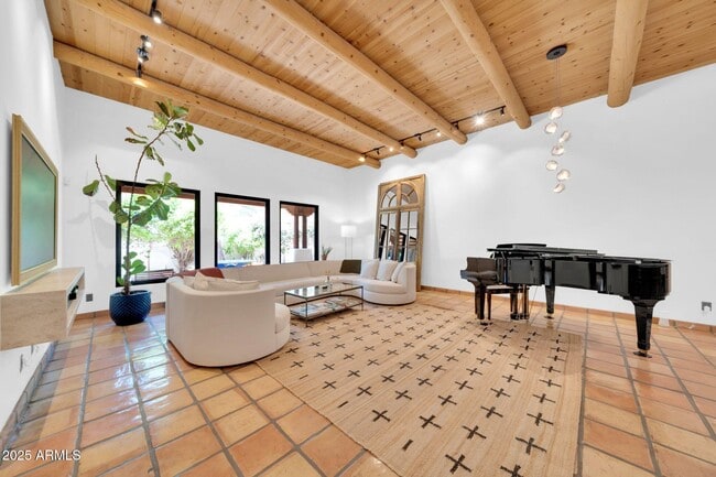 Building Photo - 110 E Concorda Dr Rental
