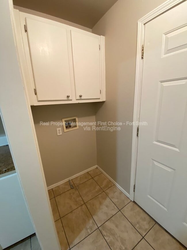 Photo - 230 W Gary St