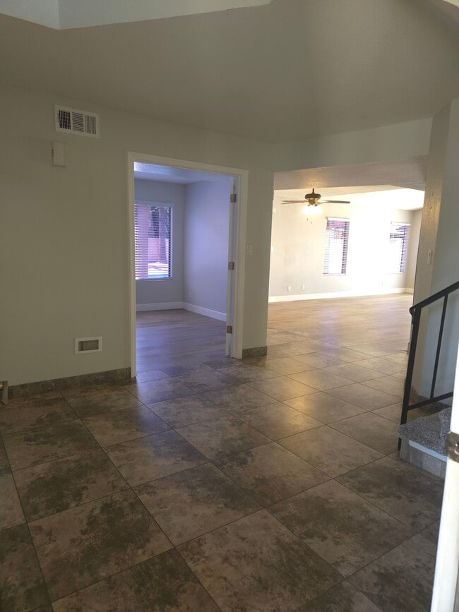Building Photo - 10032 W Sells Dr Rental